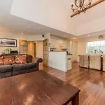 Feriehus Ardkilly Ridge, Town,sleeps 8 Kinsale