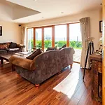 Ferienhaus Ardkilly Ridge, Town,sleeps 8 Kinsale