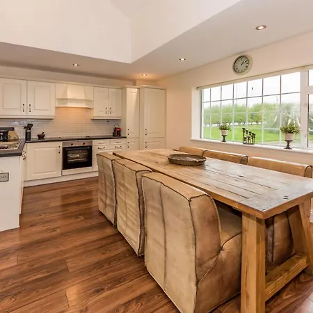 Ardkilly Ridge, Town,sleeps 8 كينسالي