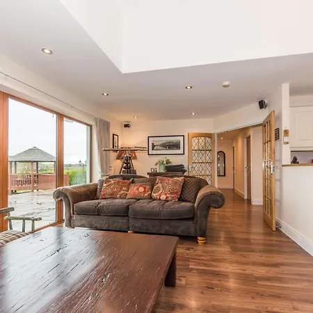 Ardkilly Ridge, Town,sleeps 8 度假居