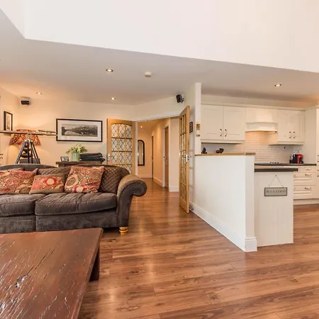 Ardkilly Ridge, Town,sleeps 8 度假居