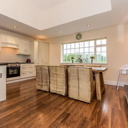 Ardkilly Ridge, Town,sleeps 8 بيت للعطل