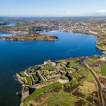 Ardkilly Ridge, Town,sleeps 8 بيت للعطل كينسالي