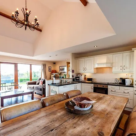 بيت للعطل Ardkilly Ridge, Town,sleeps 8