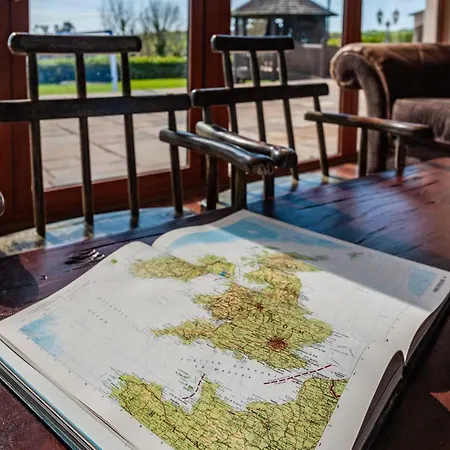 Ardkilly Ridge, Town,sleeps 8 بيت للعطل كينسالي